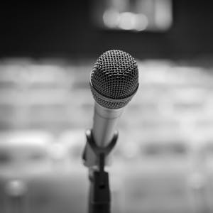 مقدمة عن مخاطبة الجمهور - باللغة العربية