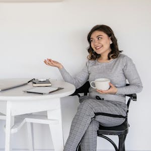 Intermediate English: Social Interactions - Online CE Course