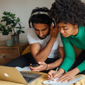 Intermediate English: Multichannel Communication from Voxy online course platform