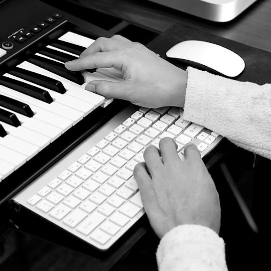 Portada: Writing and Producing Music in Your Home Studio