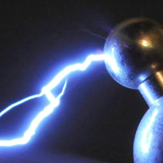 Portada: Introducción a la electricidad y el magnetismo
