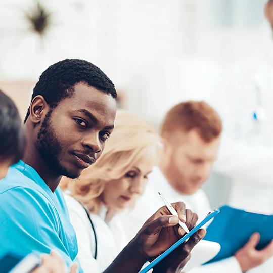 Portada: Addressing Racial Health Inequity in Healthcare