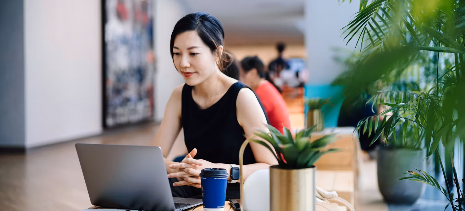 [Featured image: A woman reads the material to prepare for a training session using the flipped classroom model.