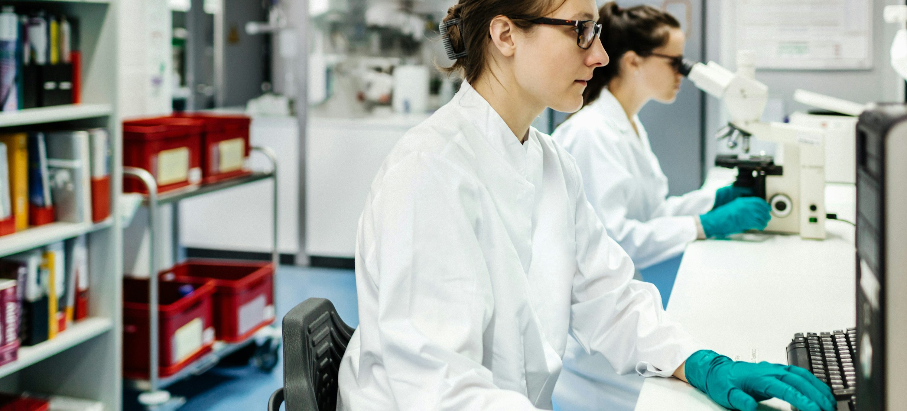 What Is a Medical Laboratory Technician? And How to One Coursera