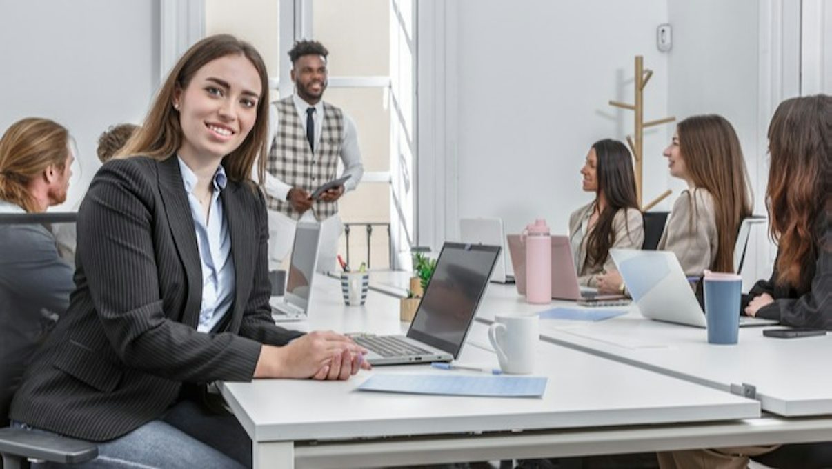 How Much Do Data Analysts Make in the UK? 2026 Salary Guide | Coursera