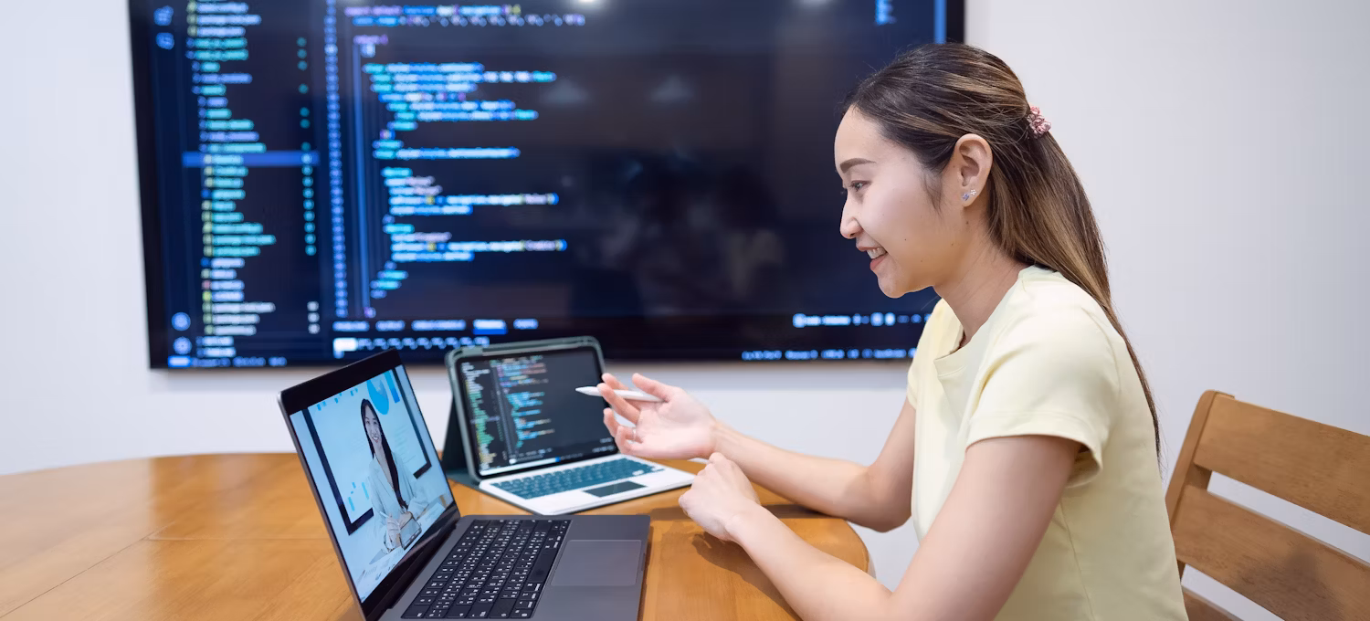 What Does an SQL Developer Do? Role, Salary, and Skills | Coursera