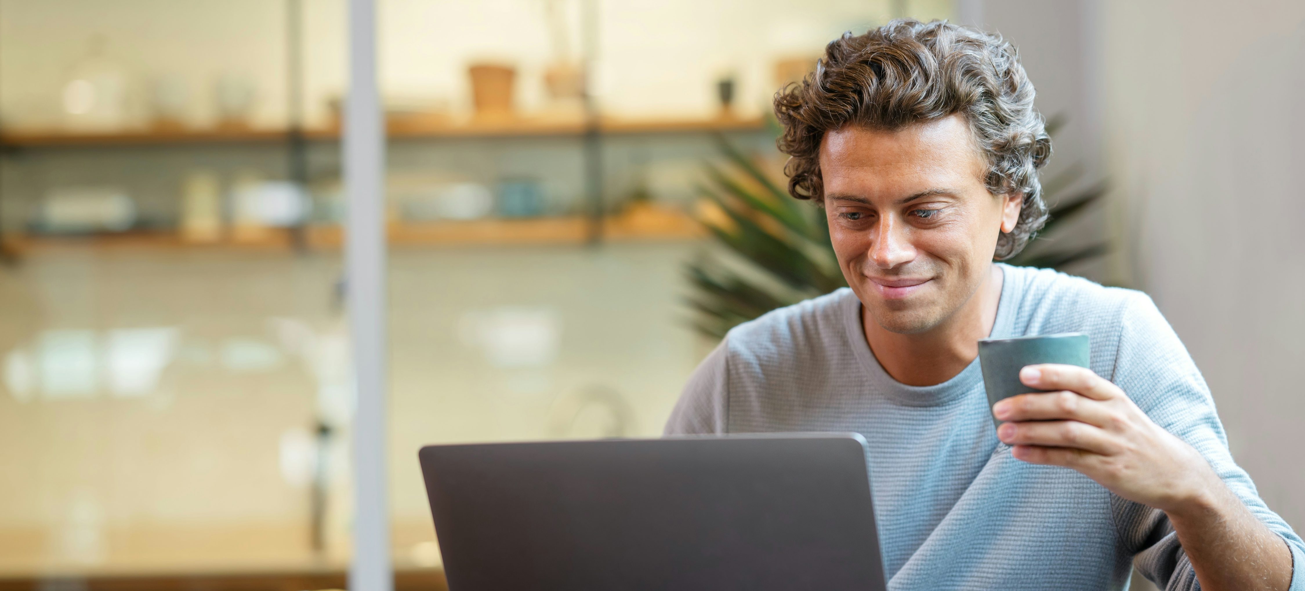 What Are Cloud Solutions? Comprehensive Guide for 2025 | Coursera