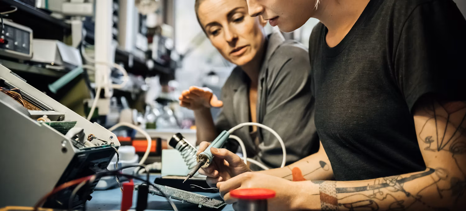 Hardware Engineer Salary: Your 2026 Guide | Coursera