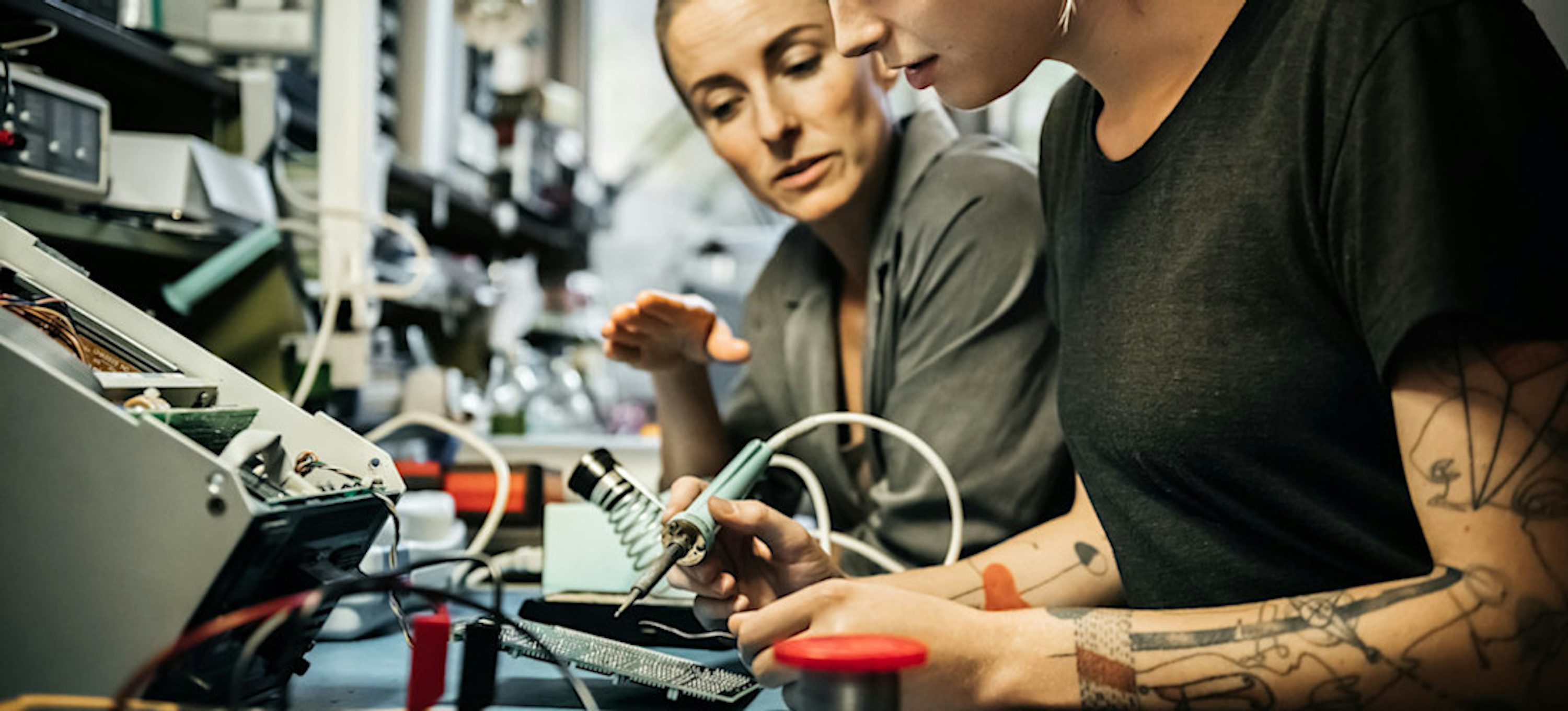 Hardware Engineer Salary: Your 2026 Guide | Coursera