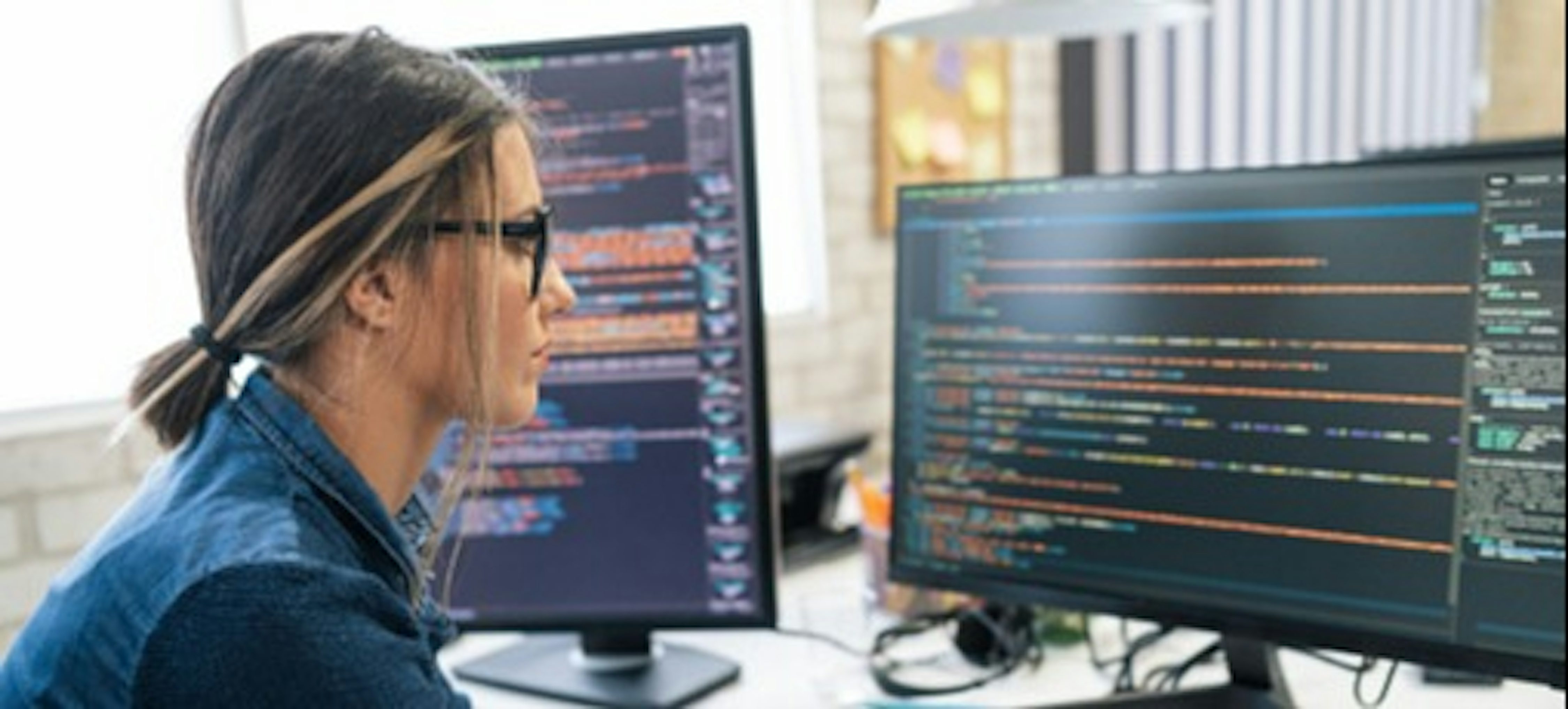 What Is a Computer Engineer? 2024 Career Guide | Coursera