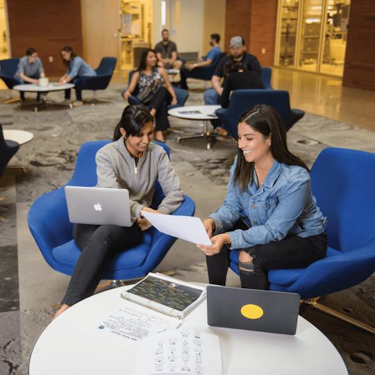 Portada: Comunicación en inglés para profesionales de la tecnología