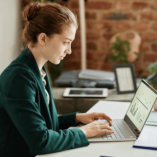 Portada: Excel Interface and Basic Features