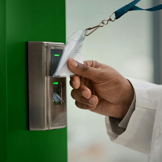 Portada: Control de acceso