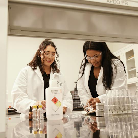 Portada: Control de calidad y reglamentación en ciencias cosméticas
