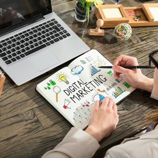 Portada: Customer Understanding and Digital Marketing Channels