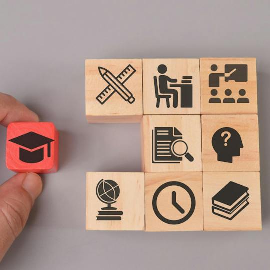 Portada: Trabajando en la preparación para el cambio educativo