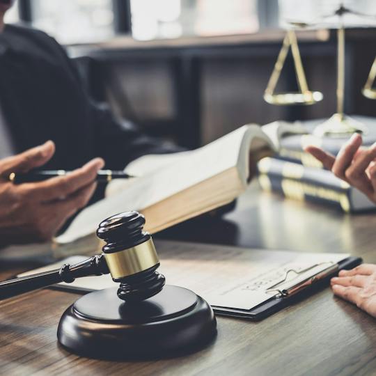 Portada: Contratos y acuerdos jurídicos para empresarios