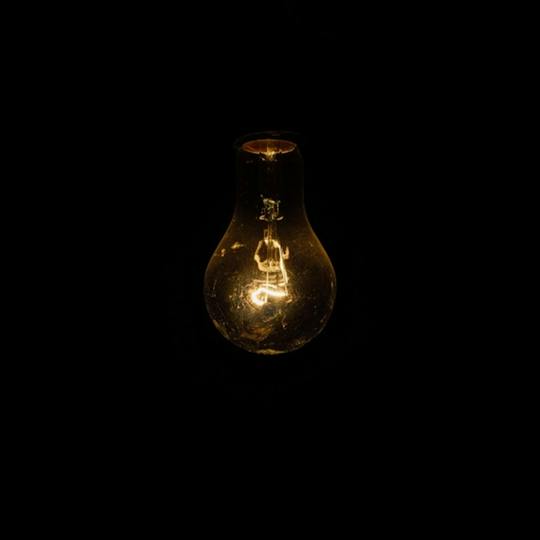 Portada: La búsqueda de grandes ideas: Aprovechar la creatividad para potenciar la innovación.