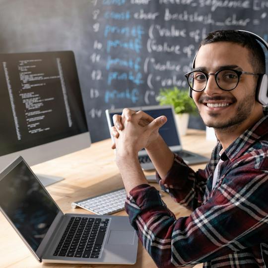 Portada: Características avanzadas del lenguaje C# y programación orientada a objetos