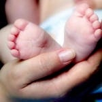 Cuidados y procedimientos generales en la atención del recién nacido 